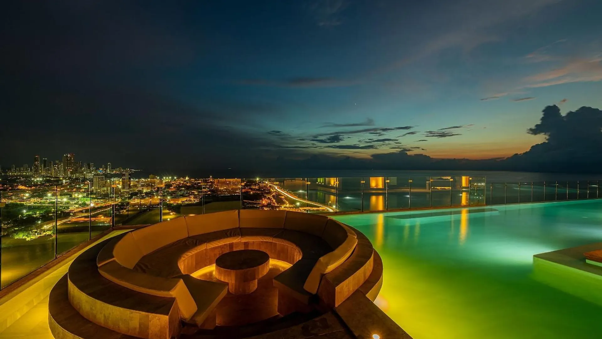 New Apt Beautiful Sea View And Walled City 2Br Cartagena Apartment