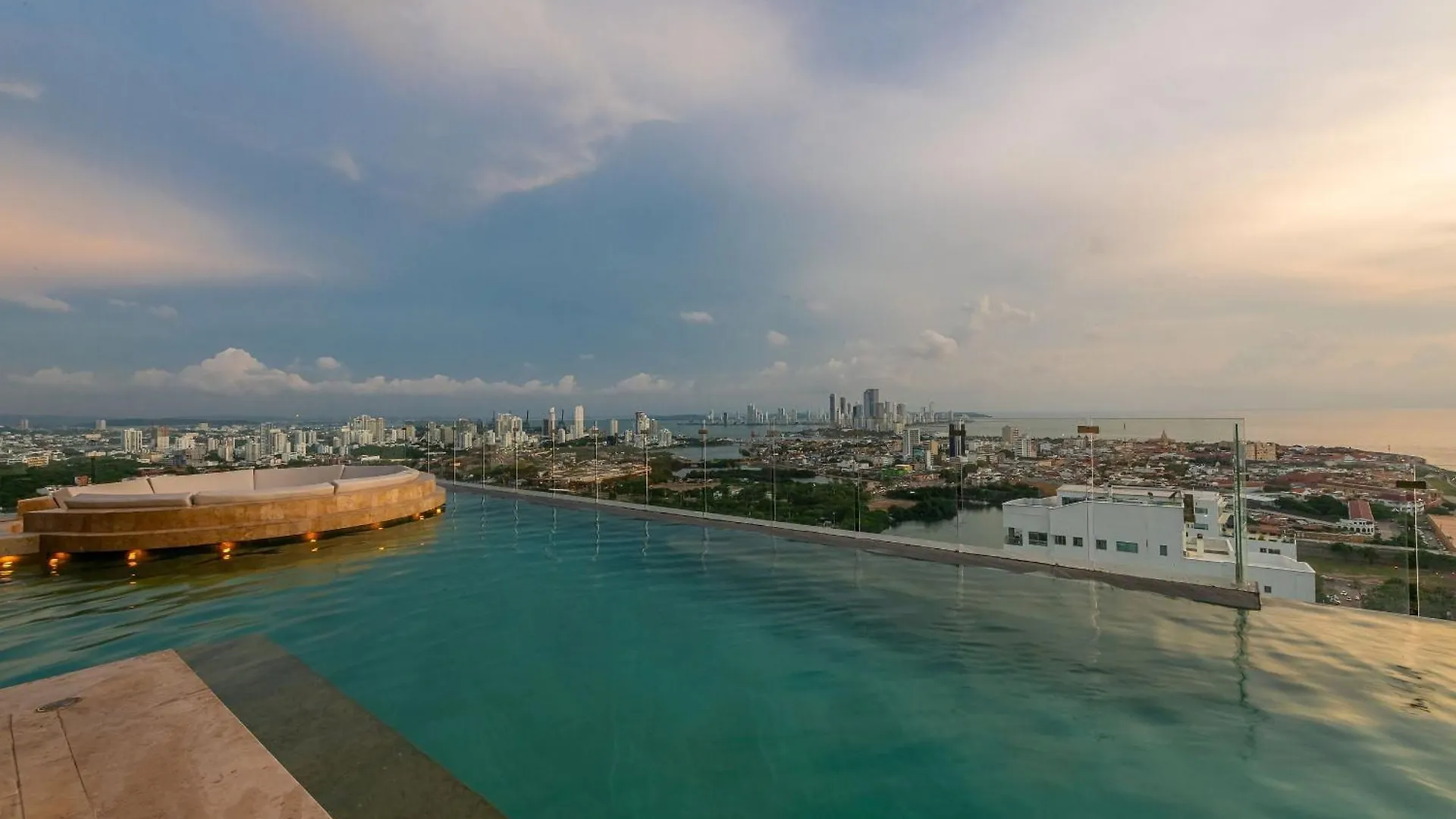 New Apt Beautiful Sea View And Walled City 2Br Cartagena Apartment